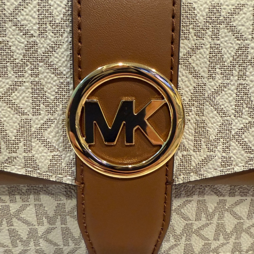 Michael Kors Greenwich Vanilla, Tan, Cream Crossbody and Shoulder Bag - Picture 8 of 10